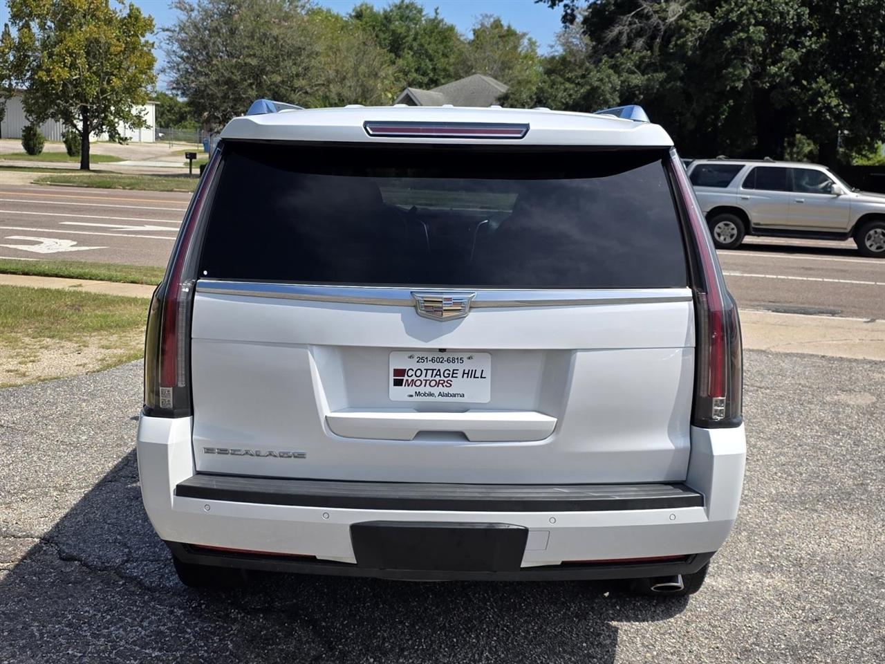 Cadillac Escalade Standard 2WD 2017