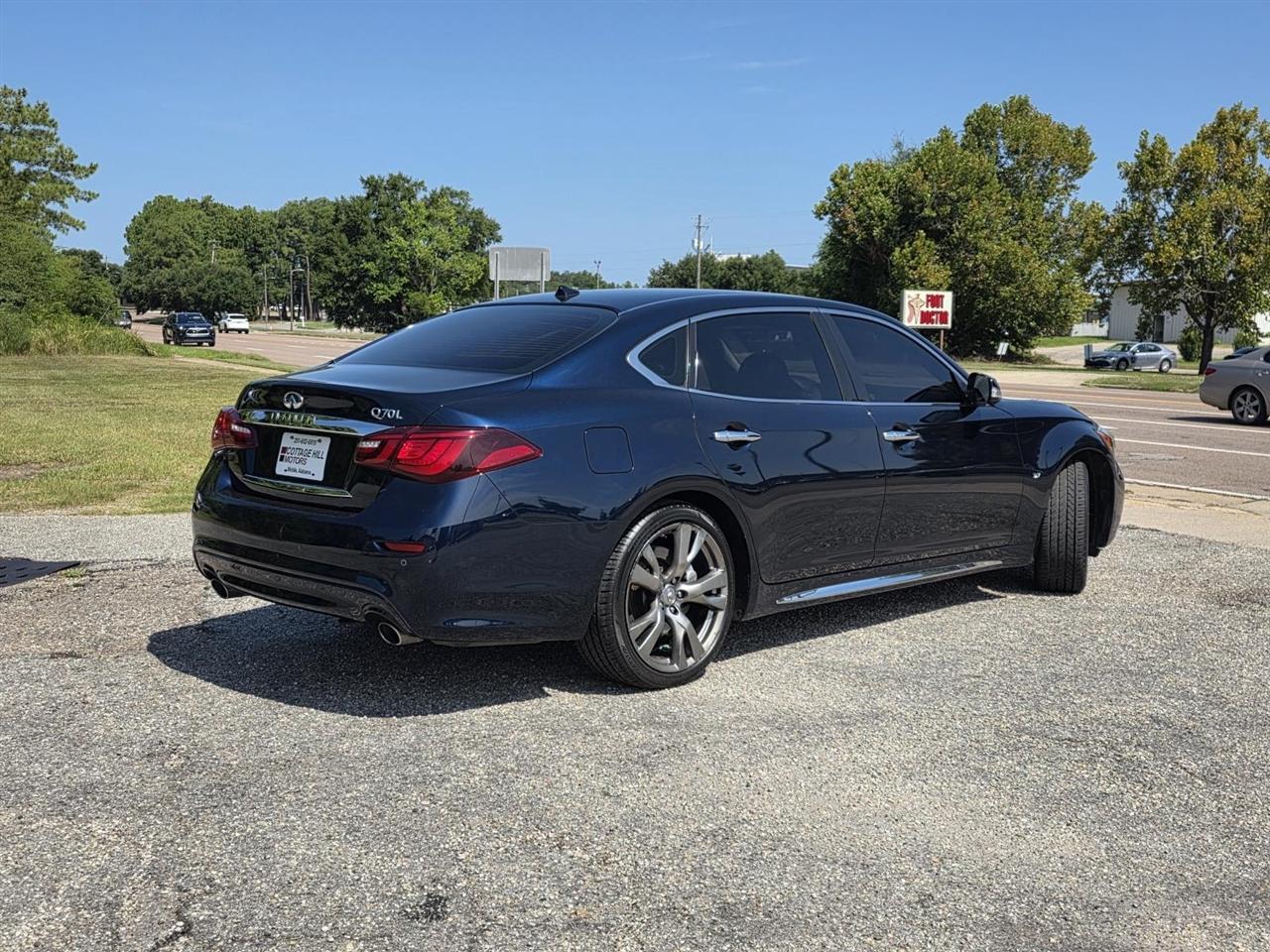 Infiniti Q70 L 3.7 2015