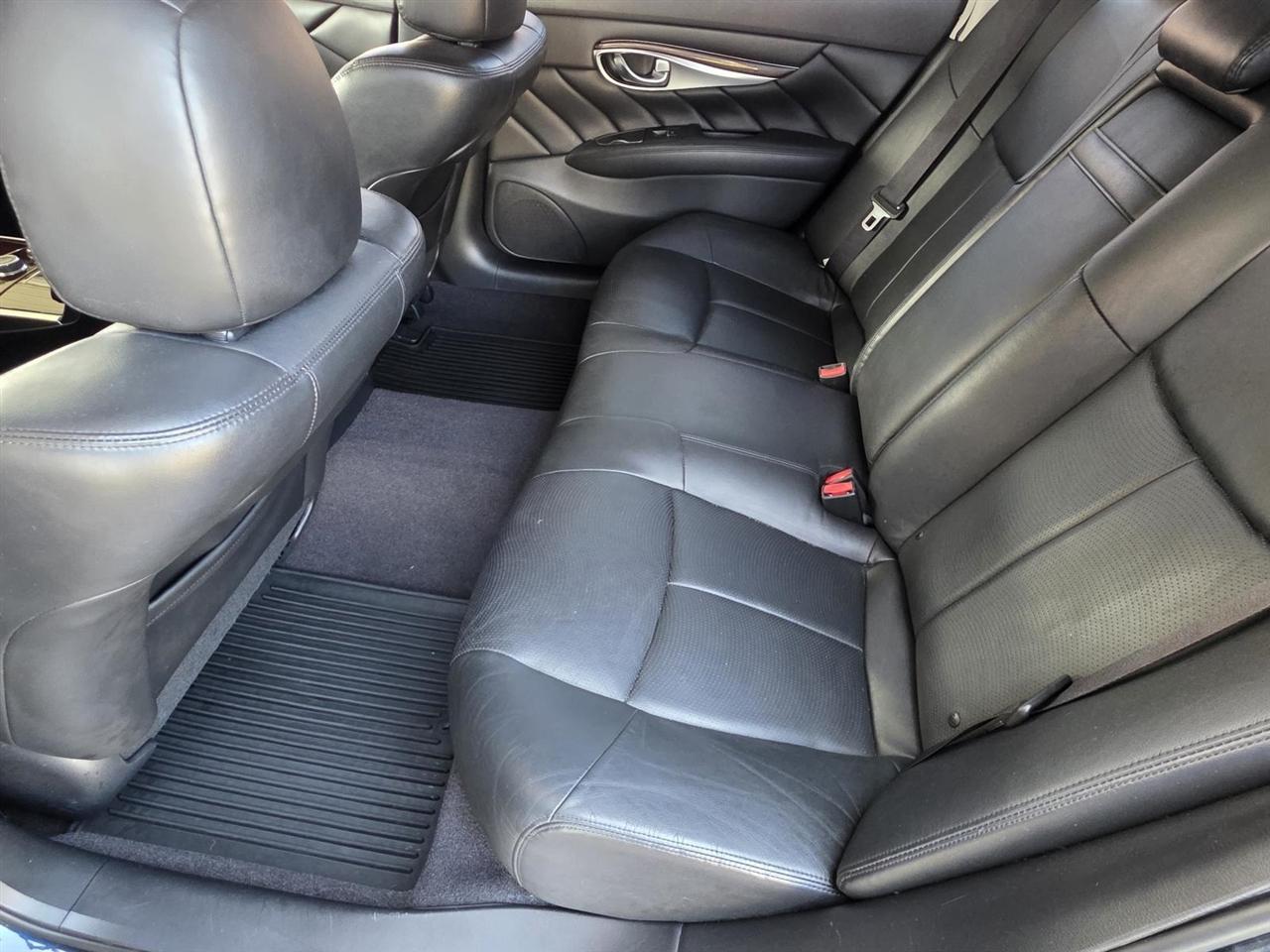 Infiniti Q70 L 3.7 2015