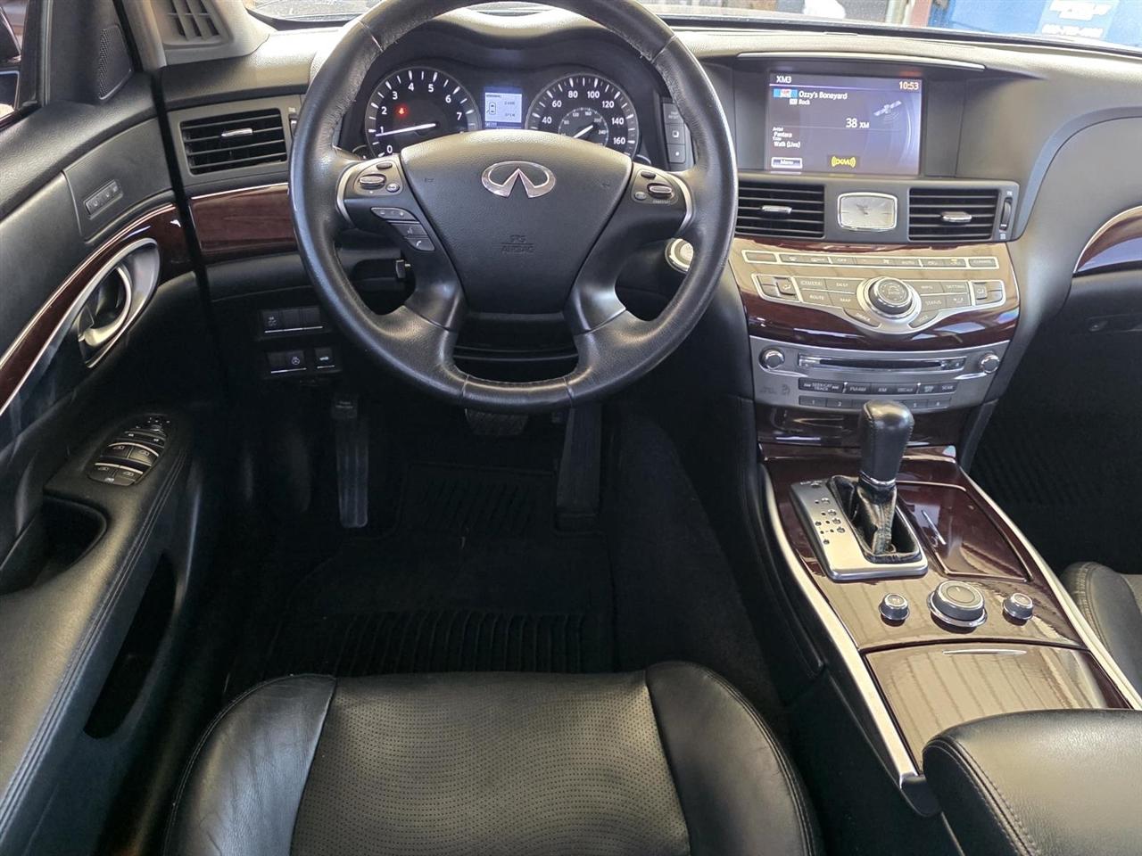 Infiniti Q70 L 3.7 2015