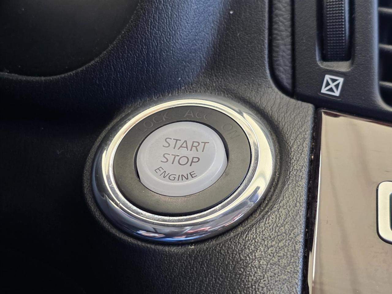Infiniti Q70 L 3.7 2015