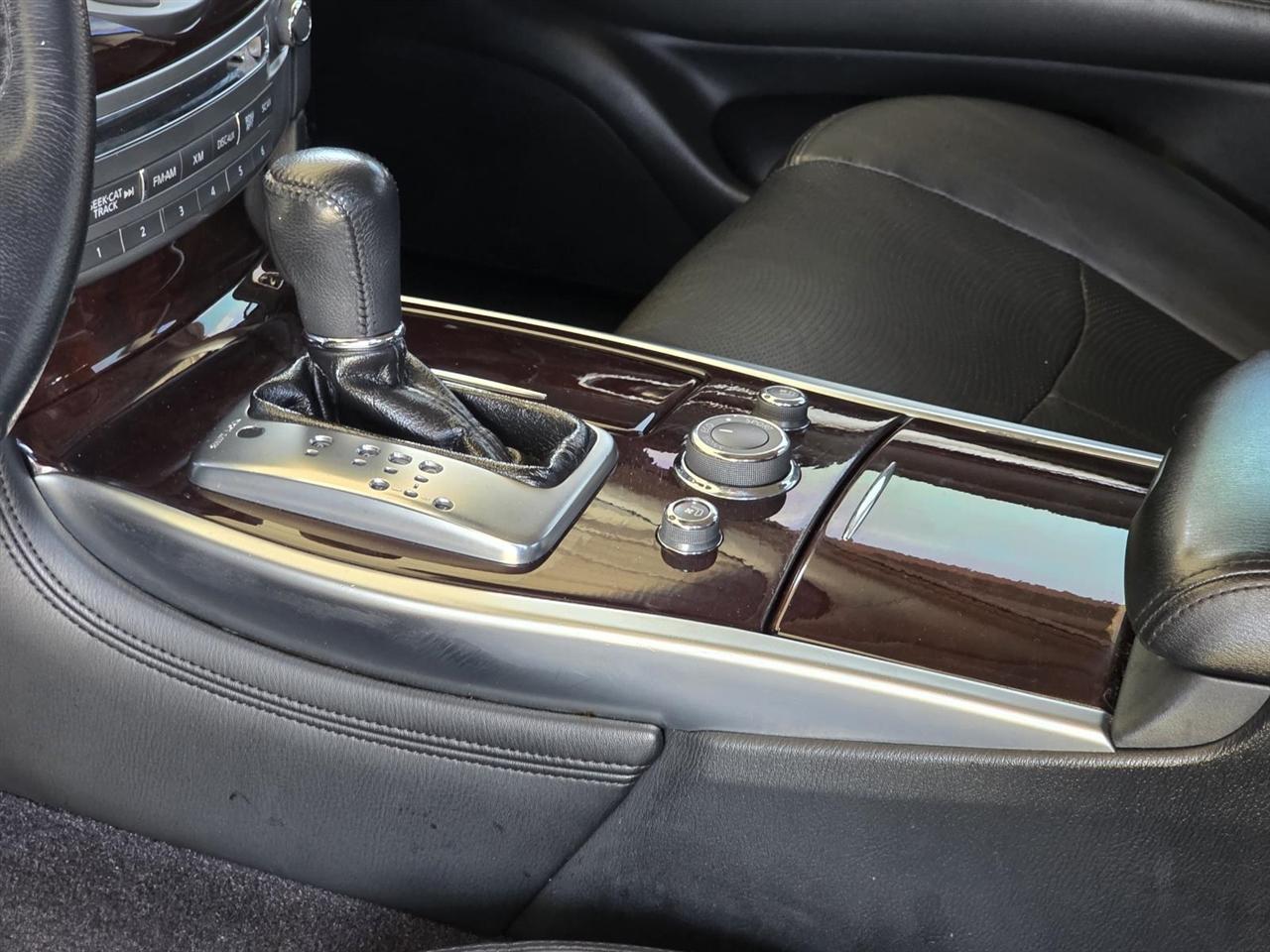 Infiniti Q70 L 3.7 2015