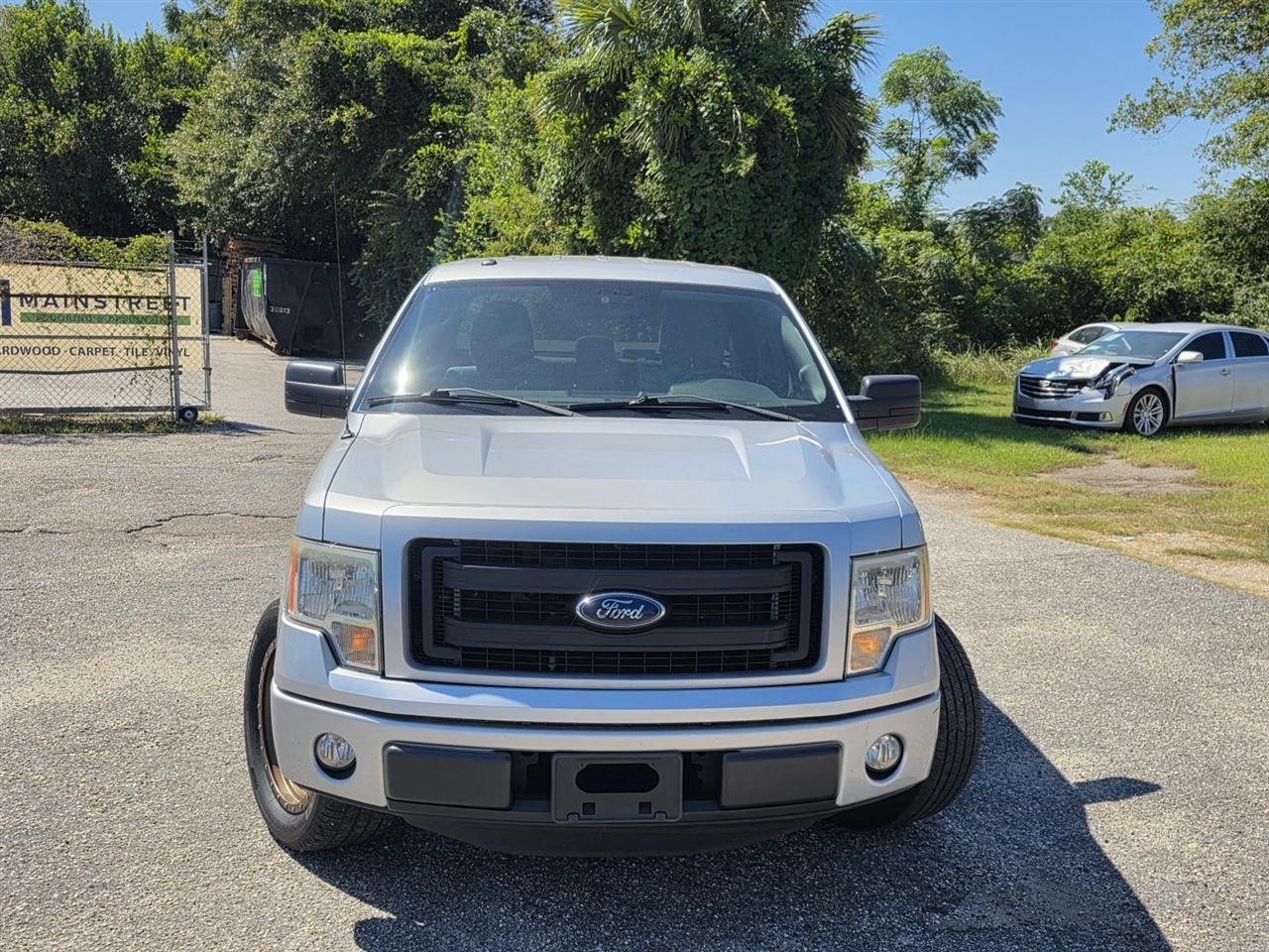 Ford F-150 XL SuperCab 8-ft. Bed 2WD 2013