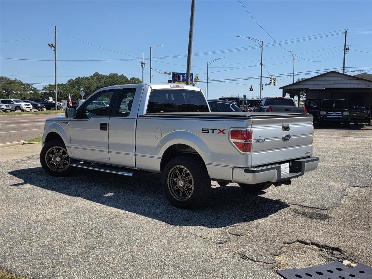 Ford F-150 XL SuperCab 8-ft. Bed 2WD 2013