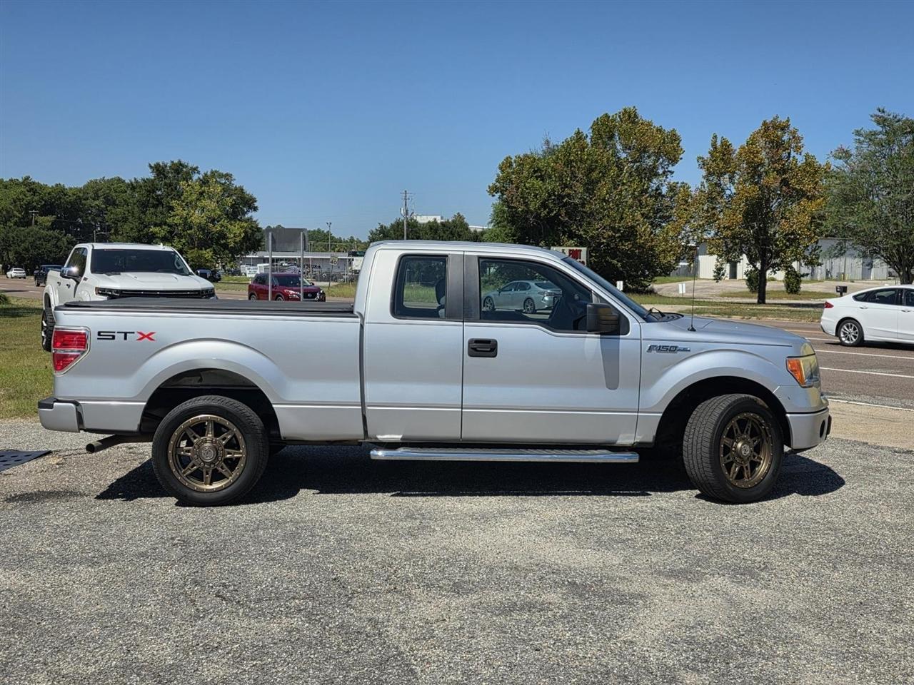 Ford F-150 XL SuperCab 8-ft. Bed 2WD 2013