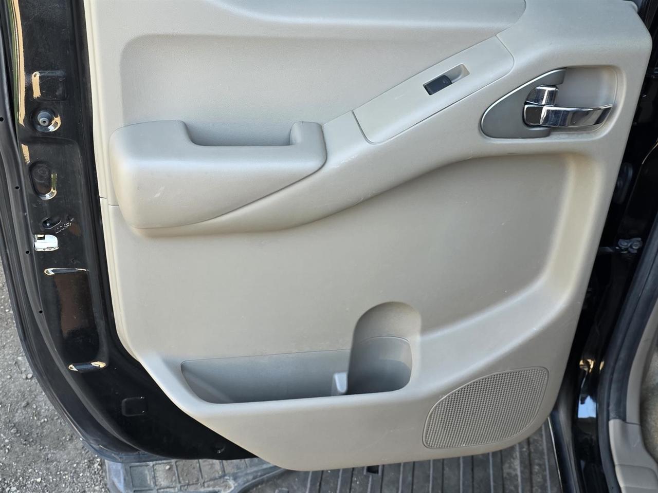 Nissan Frontier SL Crew Cab 5AT 4WD 2016
