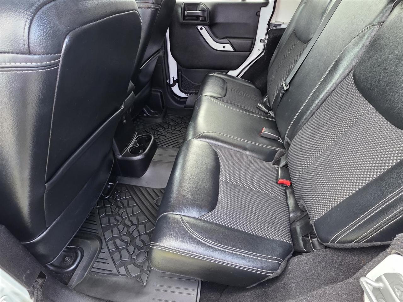Jeep Wrangler Unlimited Sahara 4WD 2015