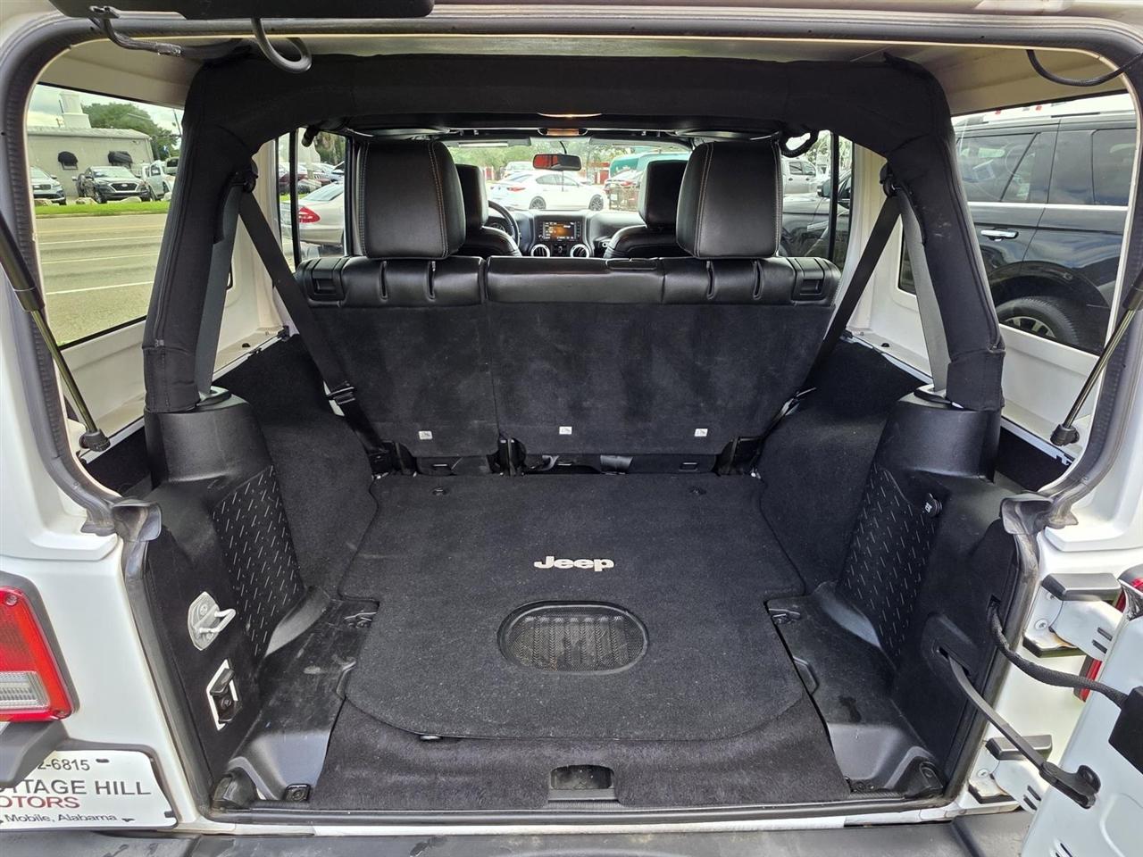 Jeep Wrangler Unlimited Sahara 4WD 2015