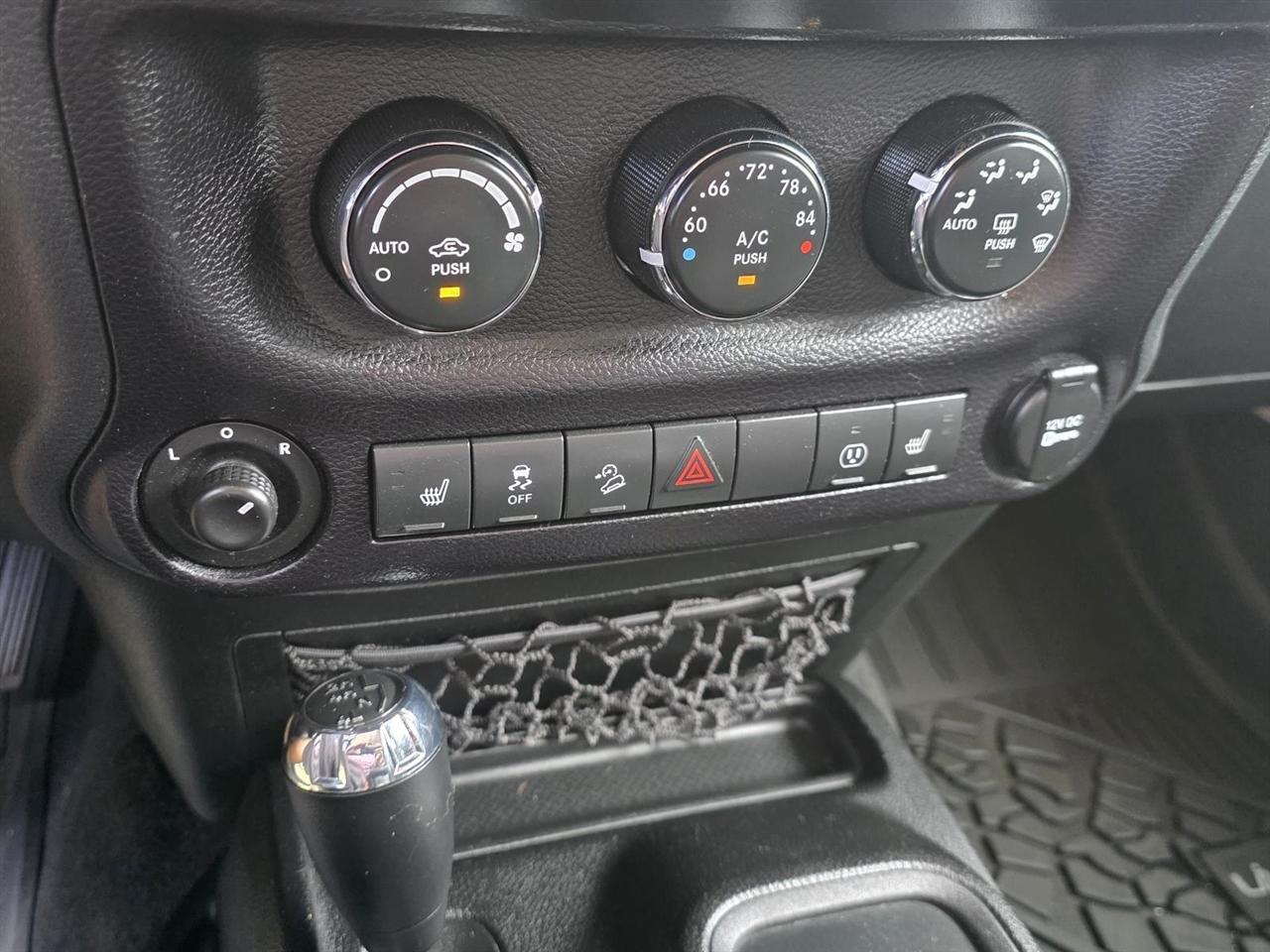 Jeep Wrangler Unlimited Sahara 4WD 2015
