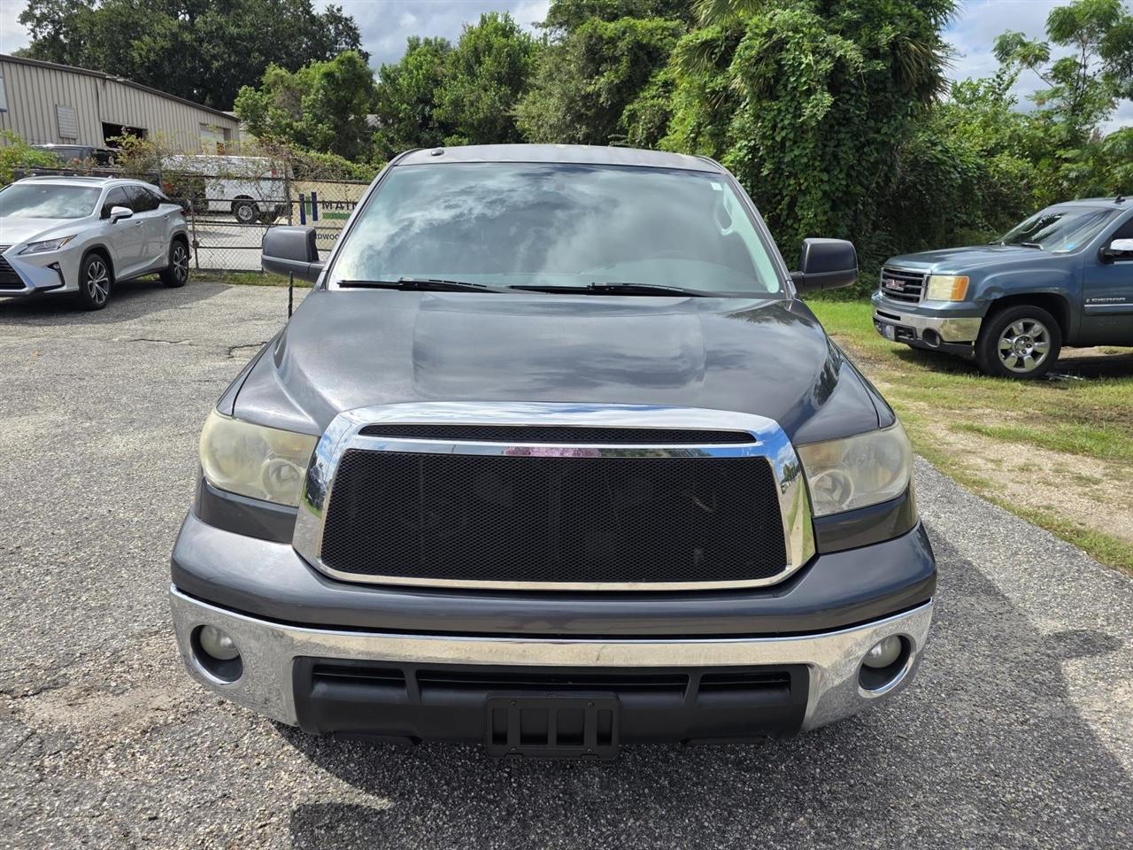 Toyota Tundra Tundra-Grade CrewMax 5.7L 2WD 2011