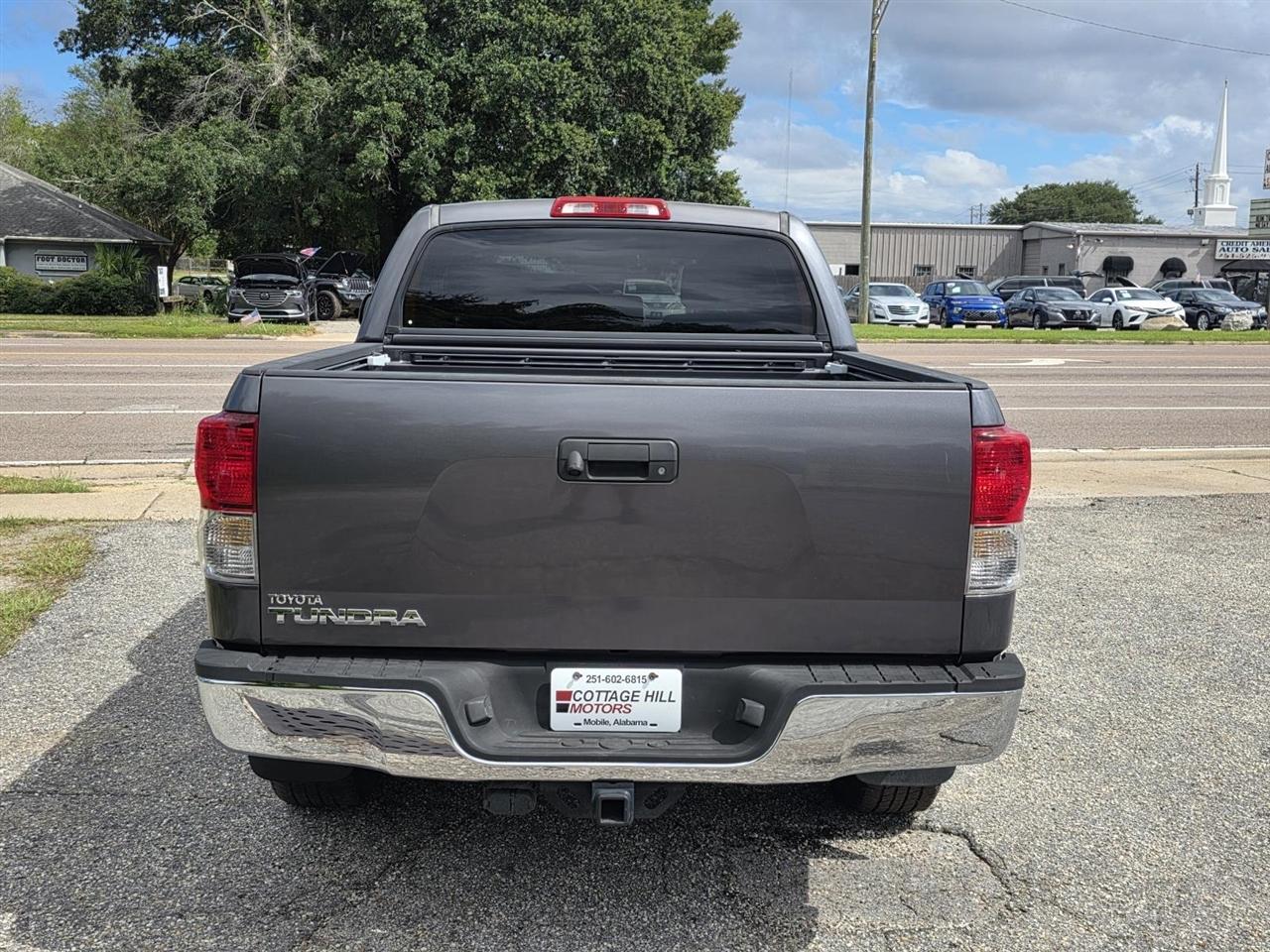 Toyota Tundra Tundra-Grade CrewMax 5.7L 2WD 2011