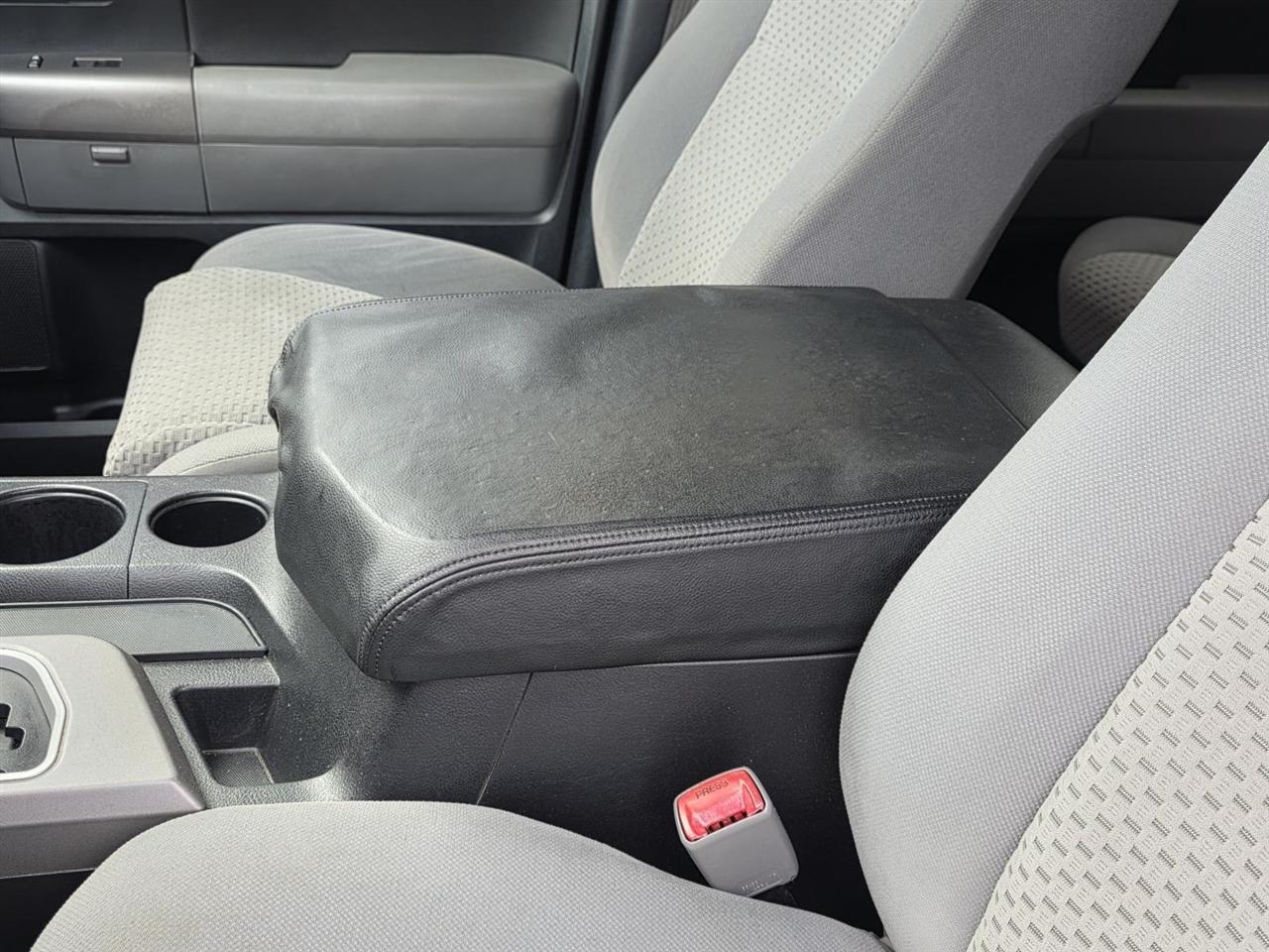 Toyota Tundra Tundra-Grade CrewMax 5.7L 2WD 2011