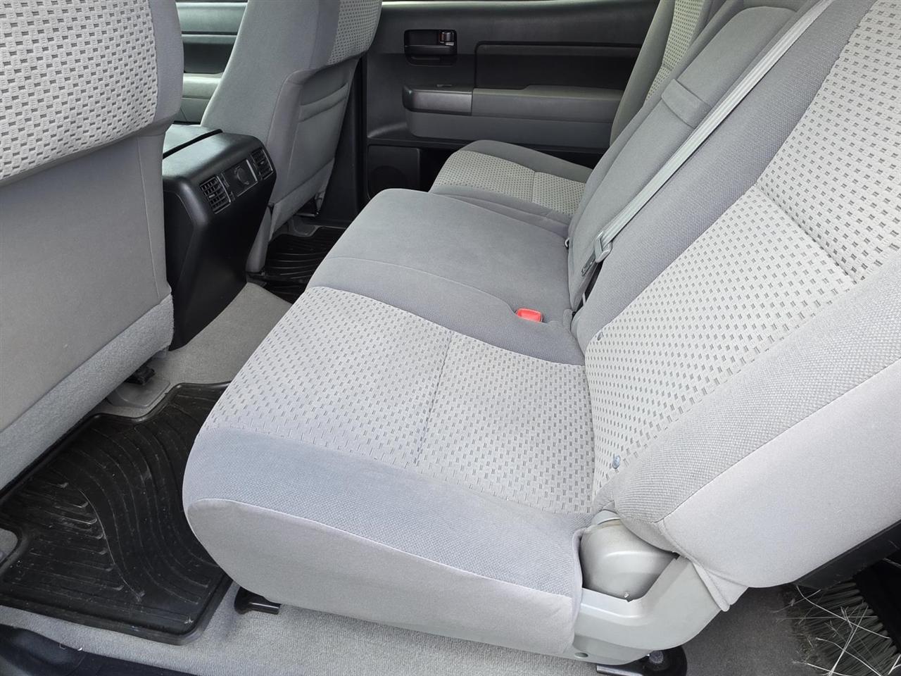 Toyota Tundra Tundra-Grade CrewMax 5.7L 2WD 2011