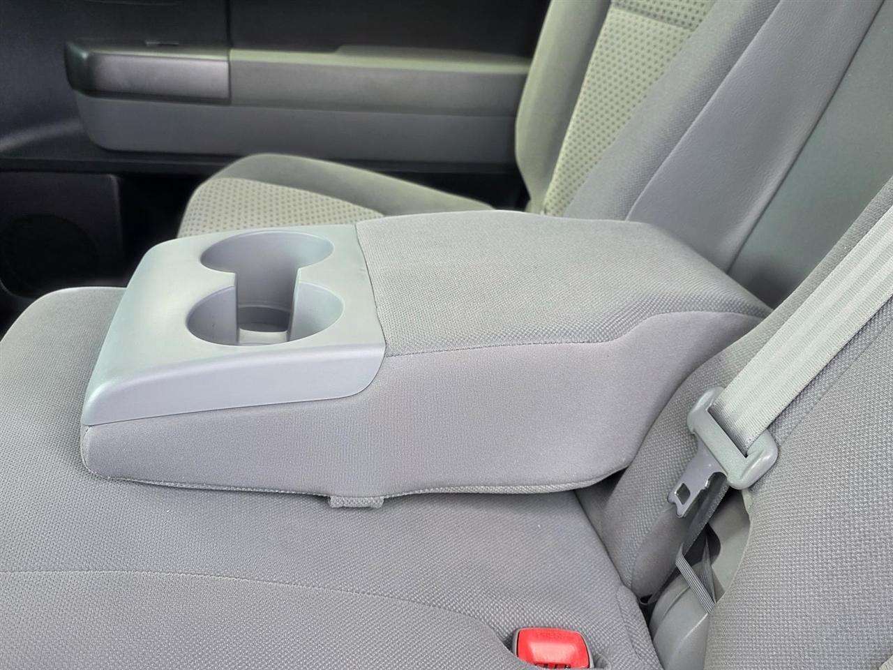 Toyota Tundra Tundra-Grade CrewMax 5.7L 2WD 2011