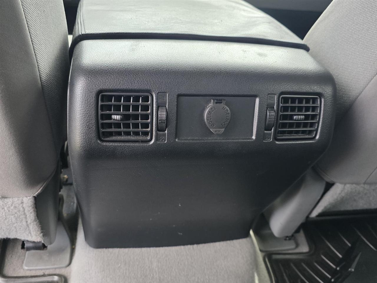 Toyota Tundra Tundra-Grade CrewMax 5.7L 2WD 2011