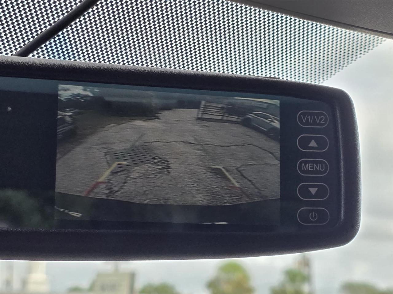 Toyota Tundra Tundra-Grade CrewMax 5.7L 2WD 2011