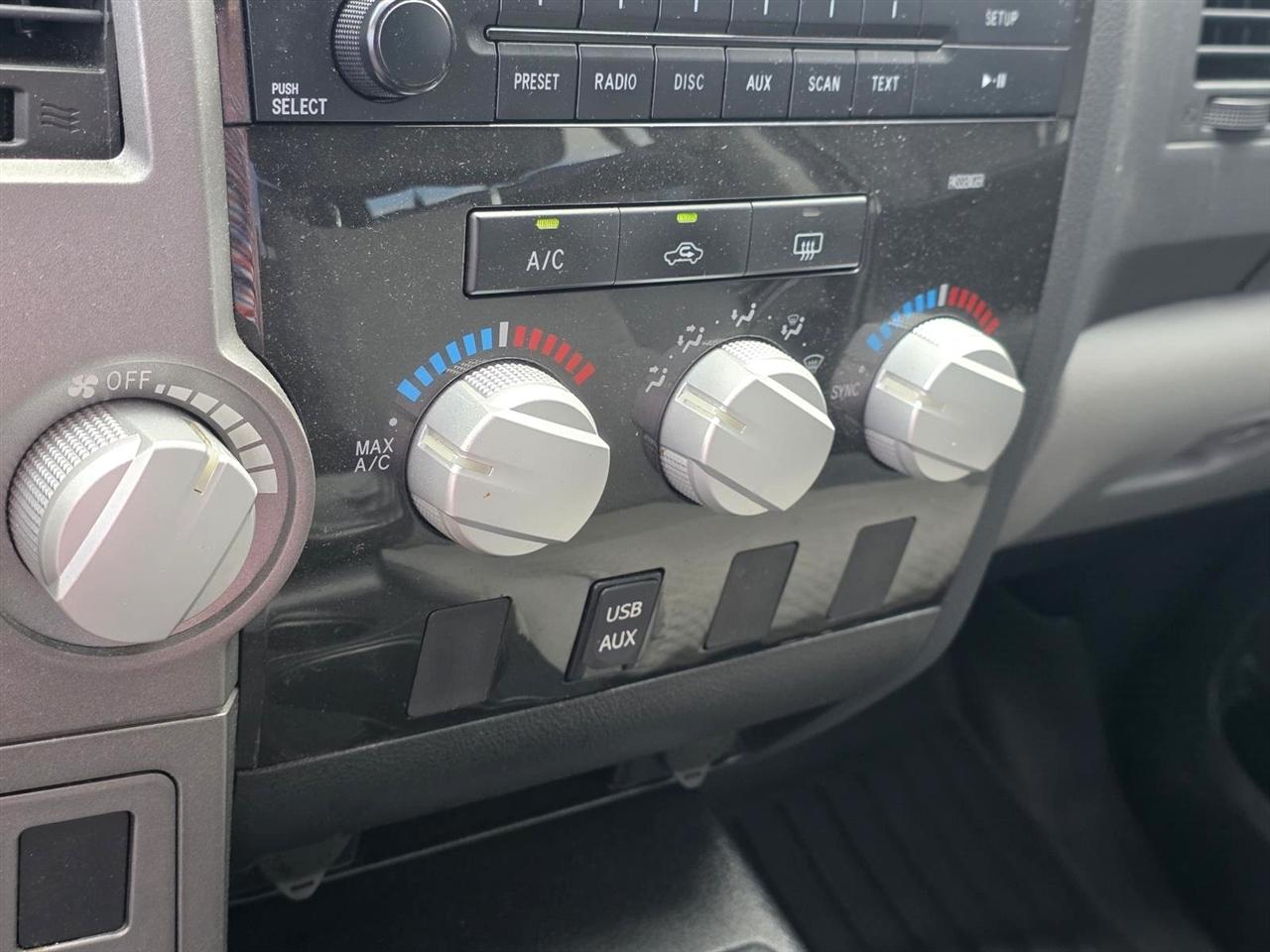 Toyota Tundra Tundra-Grade CrewMax 5.7L 2WD 2011