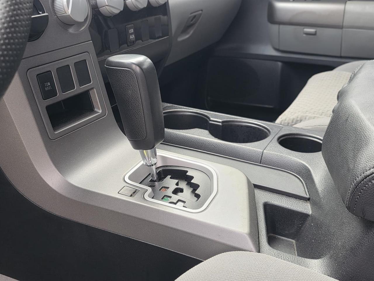 Toyota Tundra Tundra-Grade CrewMax 5.7L 2WD 2011