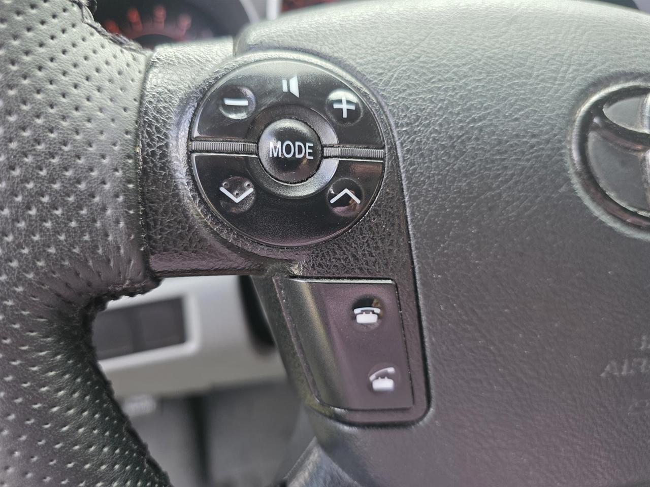 Toyota Tundra Tundra-Grade CrewMax 5.7L 2WD 2011