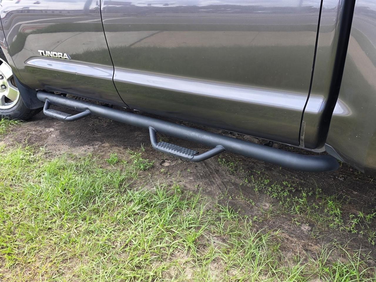Toyota Tundra Tundra-Grade CrewMax 5.7L 2WD 2011