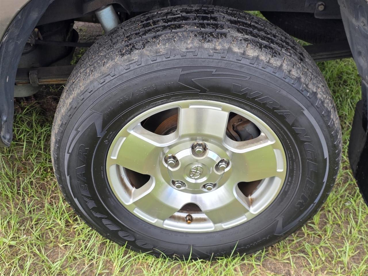 Toyota Tundra Tundra-Grade CrewMax 5.7L 2WD 2011