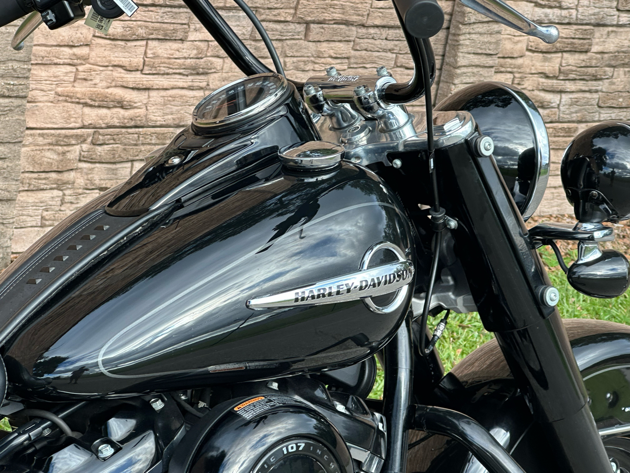 Harley-Davidson FLHC Heritage Classic  2018 Harley-Davidson FLHC Heritage Classic  2018