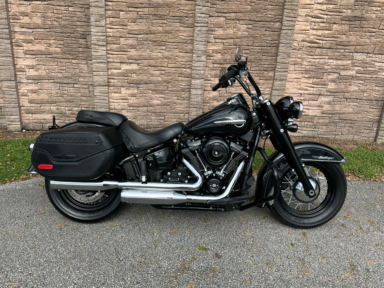 Harley-Davidson FLHC Heritage Classic  2018 Harley-Davidson FLHC Heritage Classic  2018