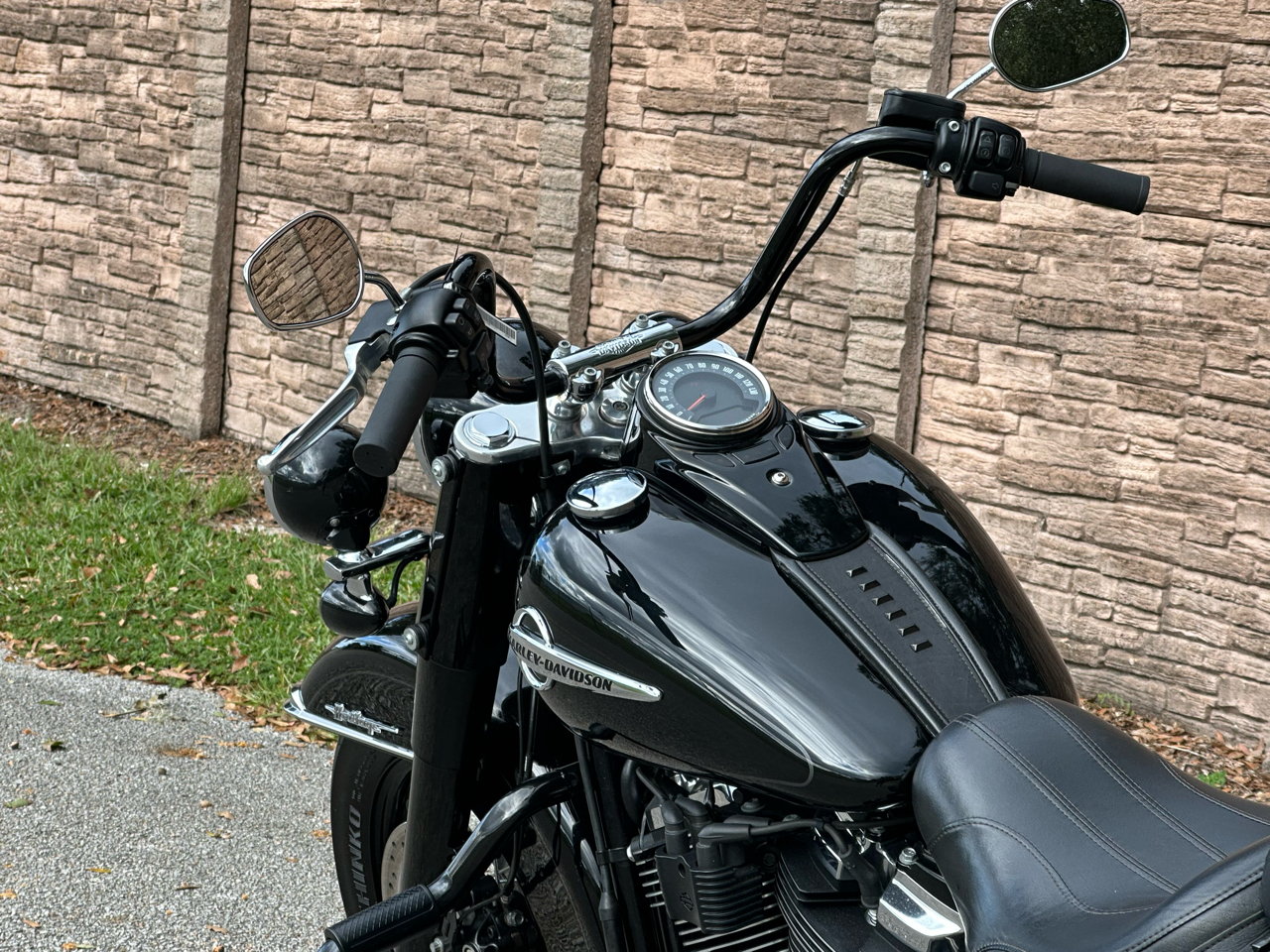 Harley-Davidson FLHC Heritage Classic  2018 Harley-Davidson FLHC Heritage Classic  2018