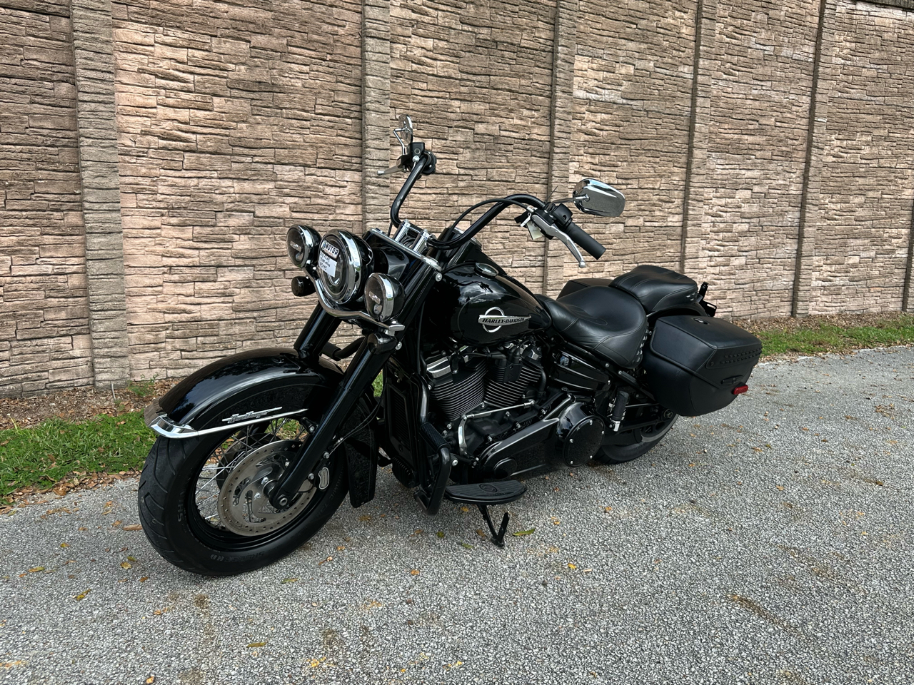 Harley-Davidson FLHC Heritage Classic  2018 Harley-Davidson FLHC Heritage Classic  2018