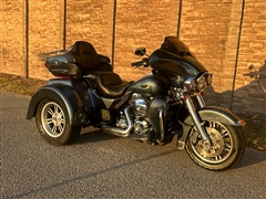 2015 Harley-Davidson FLHTCUTG 