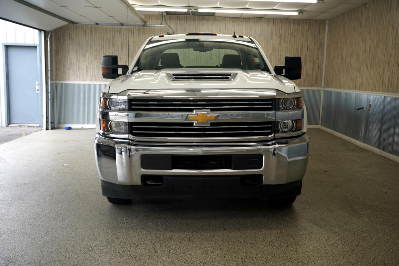 2018 Chevrolet Silverado 3500HD photo 2