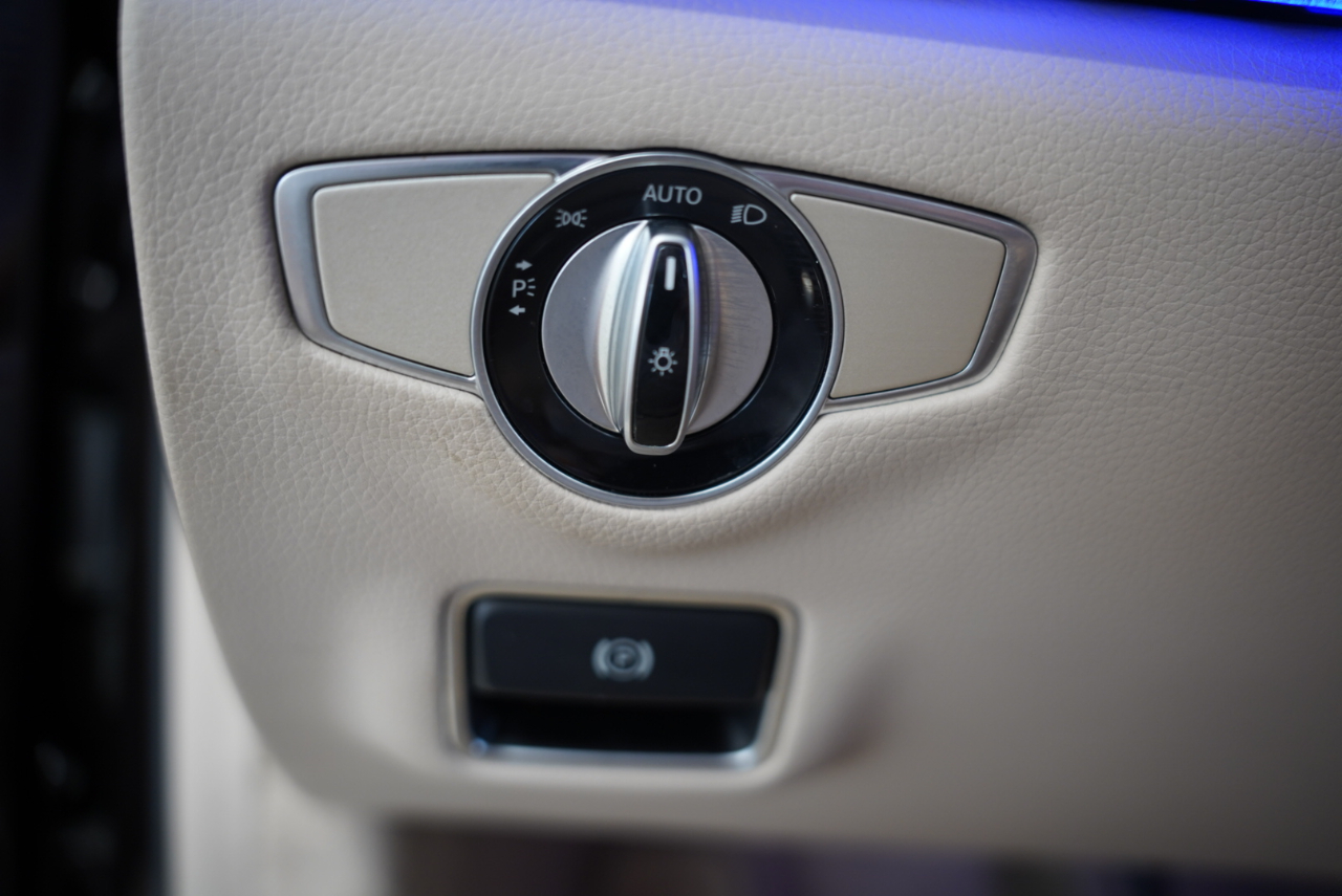 Mercedes-Benz S-Class 4dr Sdn S 550 4MATIC 2015 Mercedes-Benz S-Class 4dr Sdn S 550 4MATIC 2015