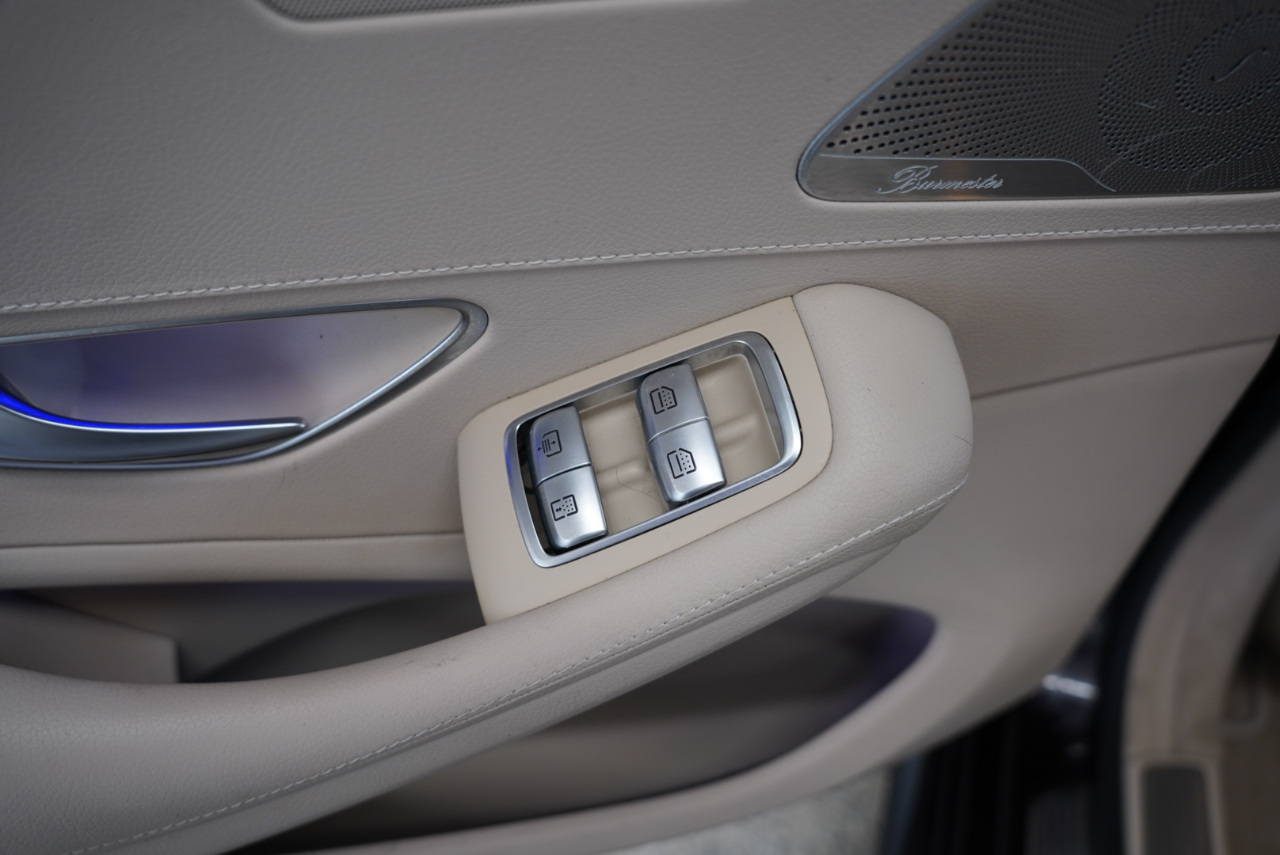 Mercedes-Benz S-Class 4dr Sdn S 550 4MATIC 2015 Mercedes-Benz S-Class 4dr Sdn S 550 4MATIC 2015