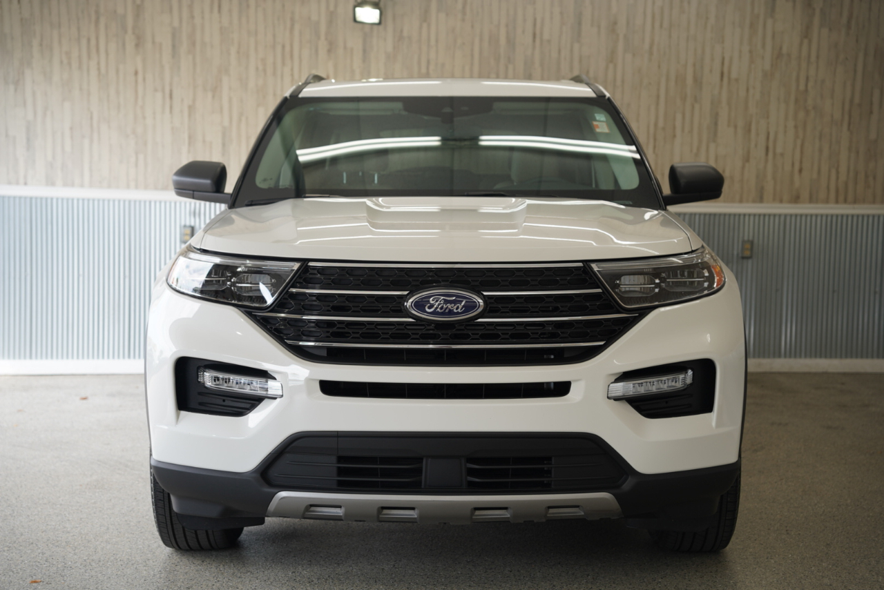 2023 Ford Explorer XLT photo 3