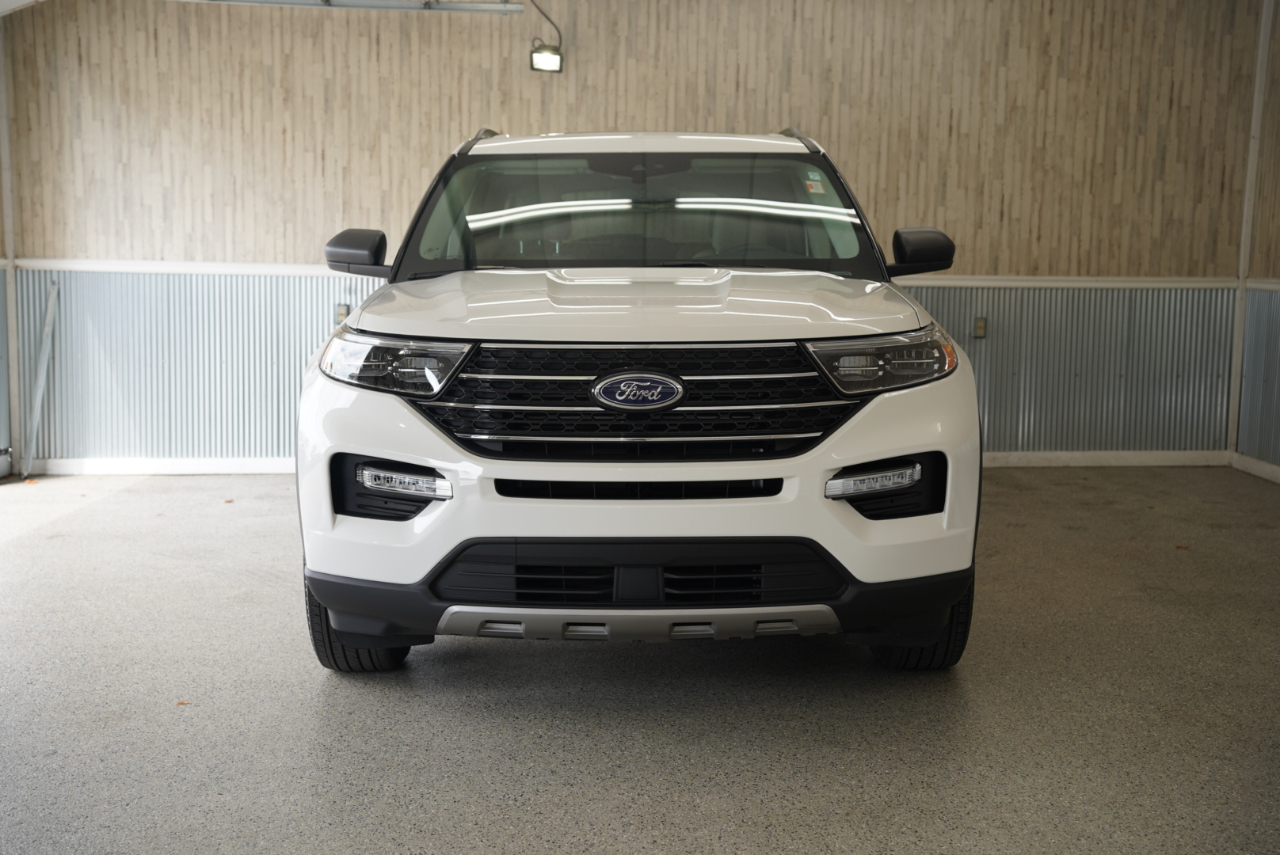 2023 Ford Explorer XLT photo 2