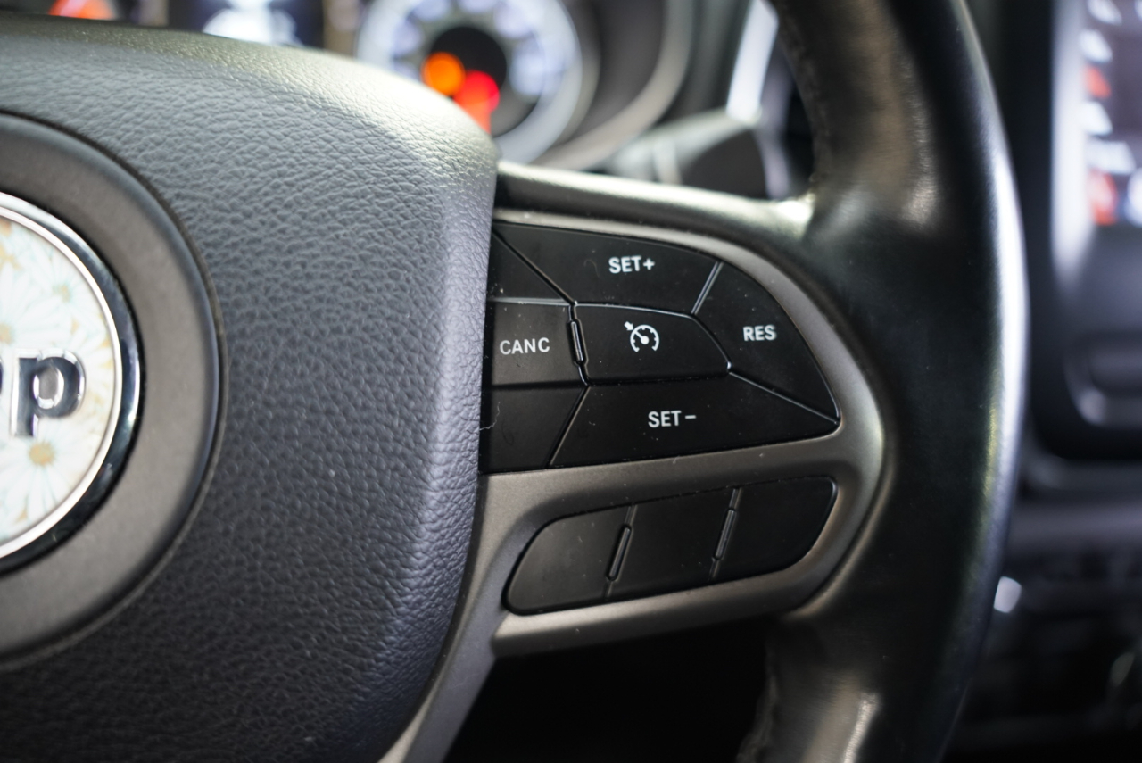 Jeep Cherokee Latitude Plus 4x4 2019 Jeep Cherokee Latitude Plus 4x4 2019