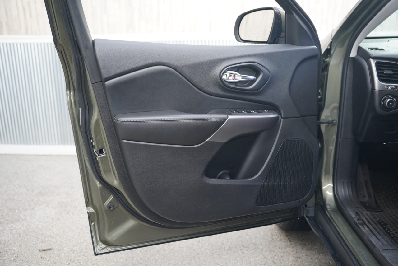 Jeep Cherokee Latitude Plus 4x4 2019 Jeep Cherokee Latitude Plus 4x4 2019