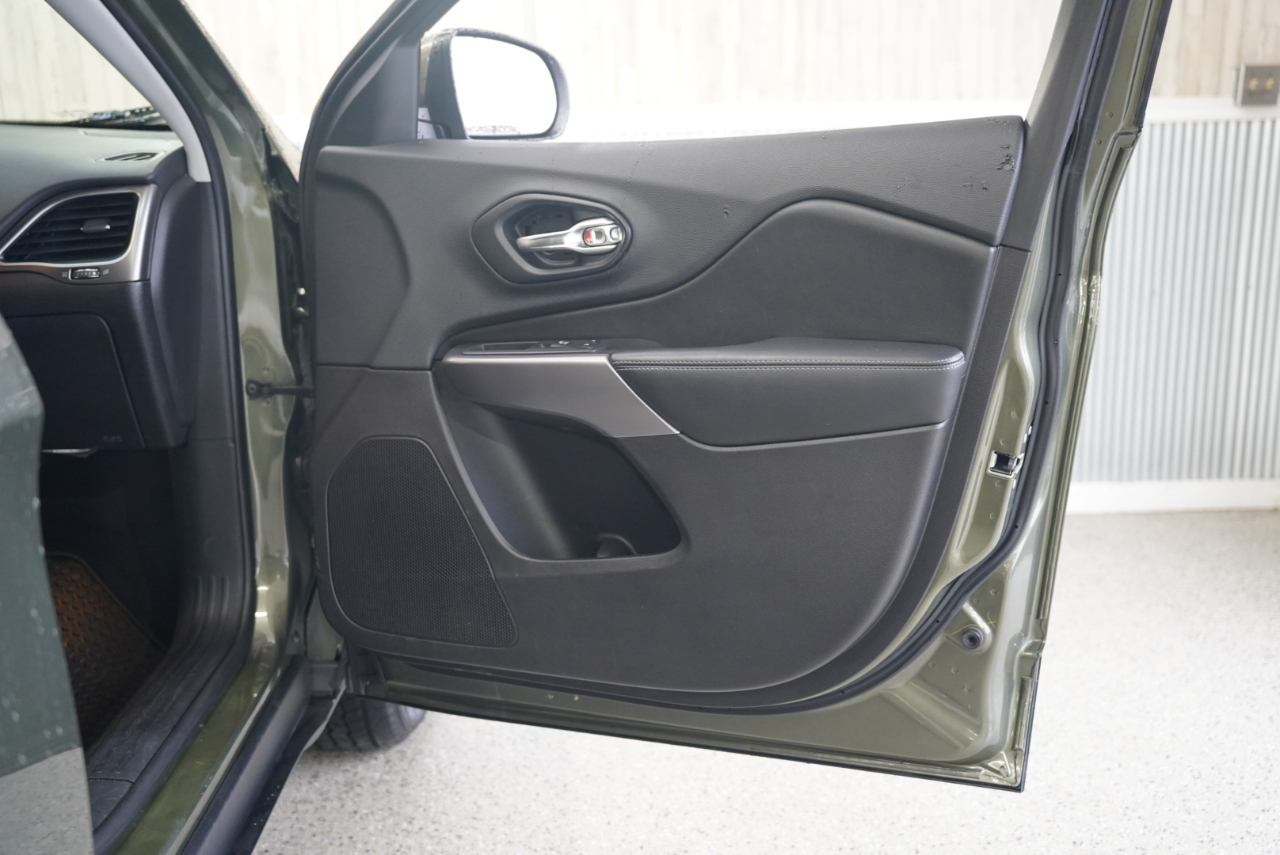 Jeep Cherokee Latitude Plus 4x4 2019 Jeep Cherokee Latitude Plus 4x4 2019