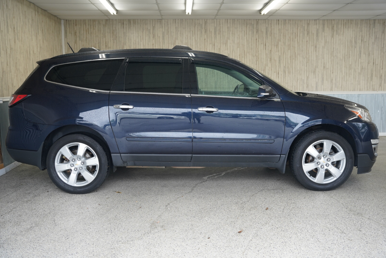 2016 Chevrolet Traverse LTZ photo 3