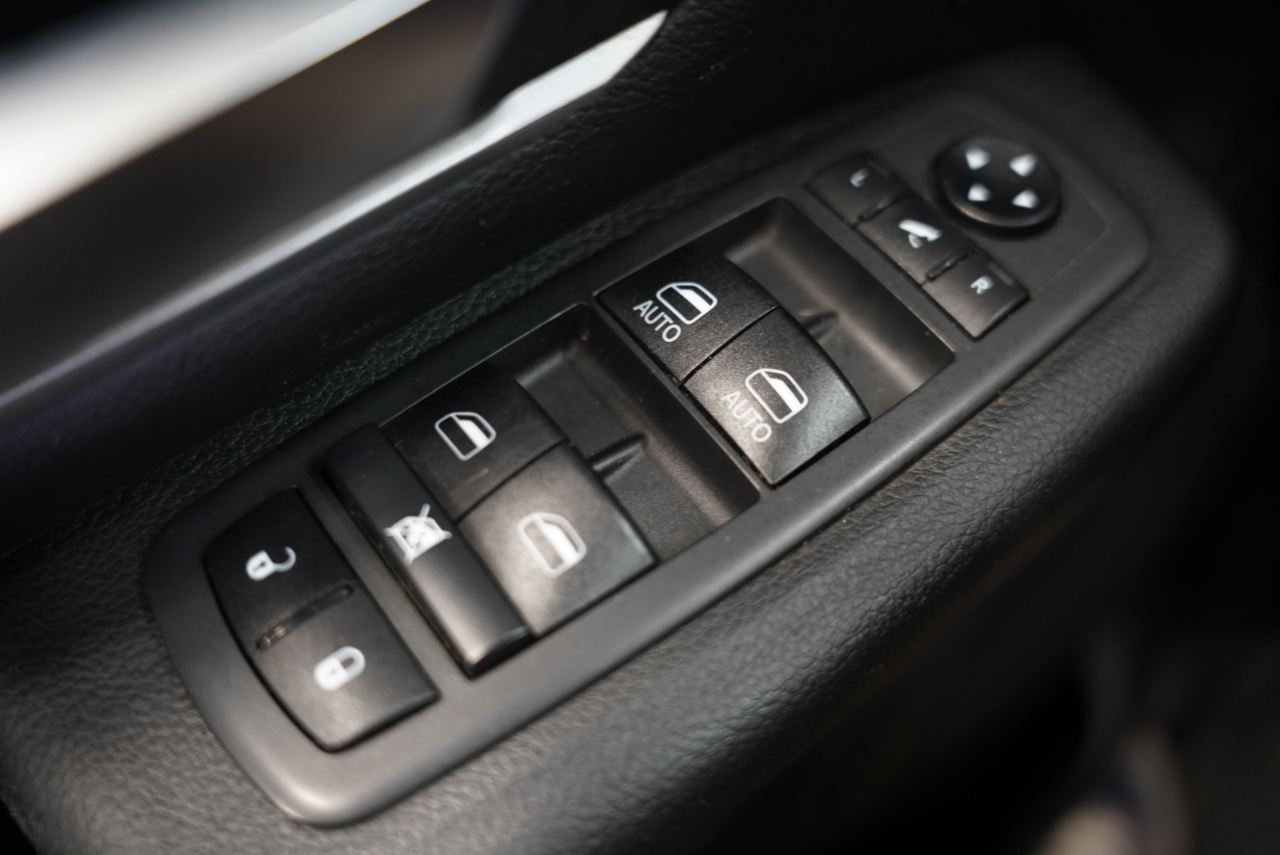 RAM 1500 Big Horn 4x4 Crew Cab 5'7" Box 2021