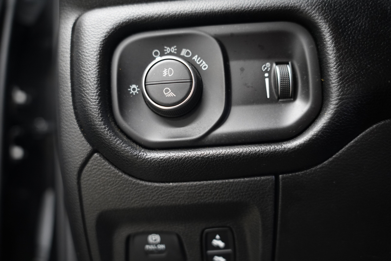 RAM 1500 Big Horn 4x4 Crew Cab 5'7" Box 2021