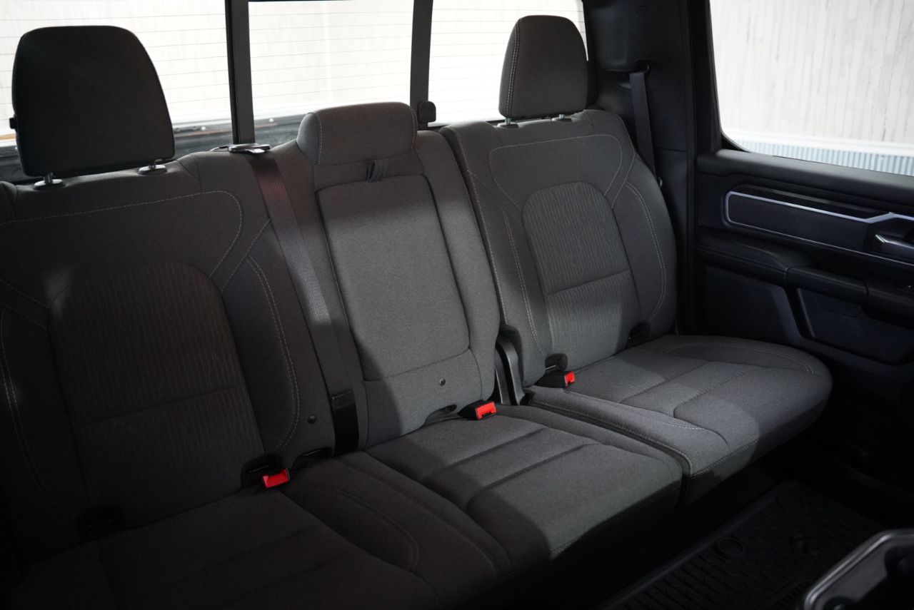 RAM 1500 Big Horn 4x4 Crew Cab 5'7" Box 2021