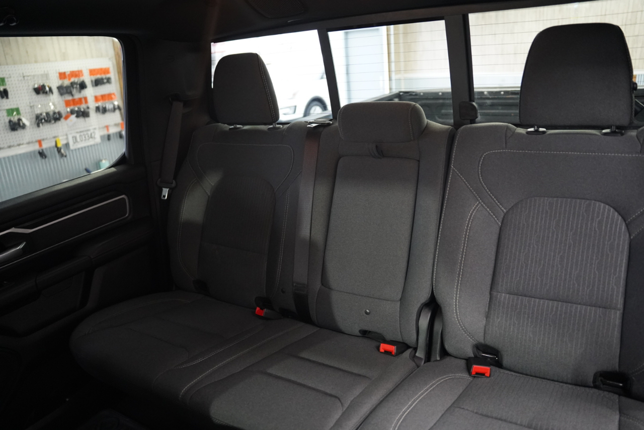 RAM 1500 Big Horn 4x4 Crew Cab 5'7" Box 2021