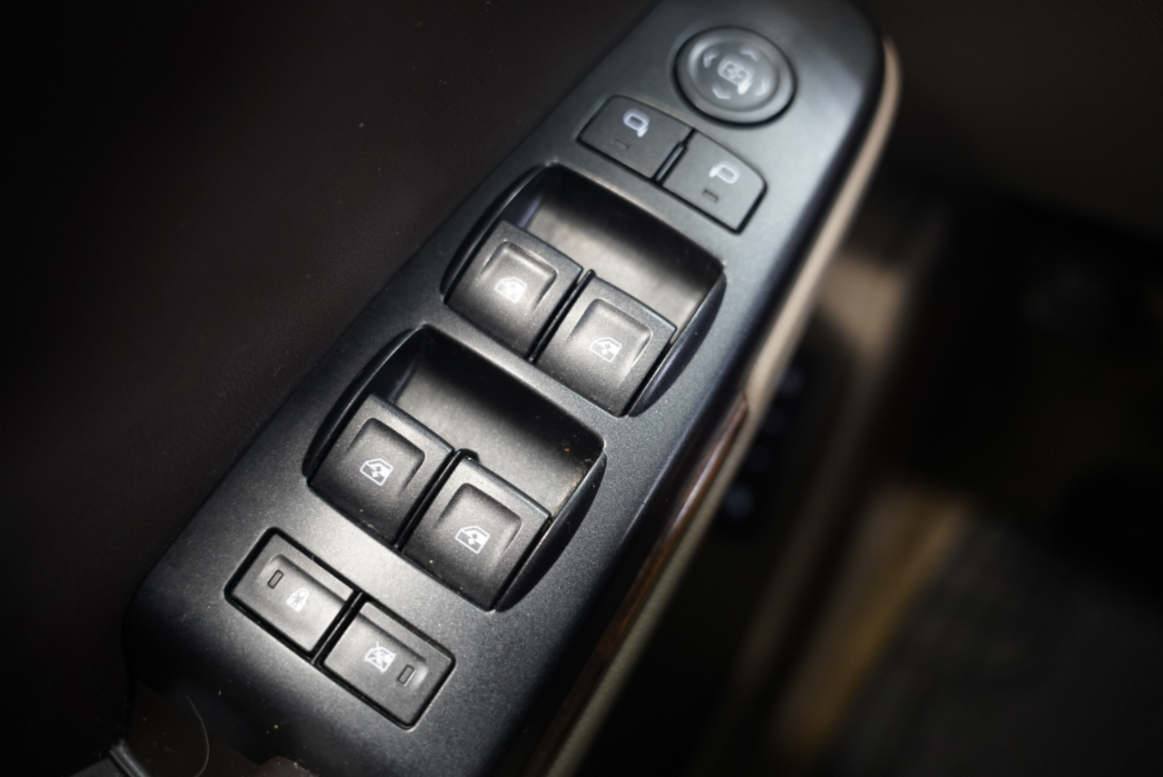 Chevrolet Suburban 2WD 4dr LT 2015 Chevrolet Suburban 2WD 4dr LT 2015