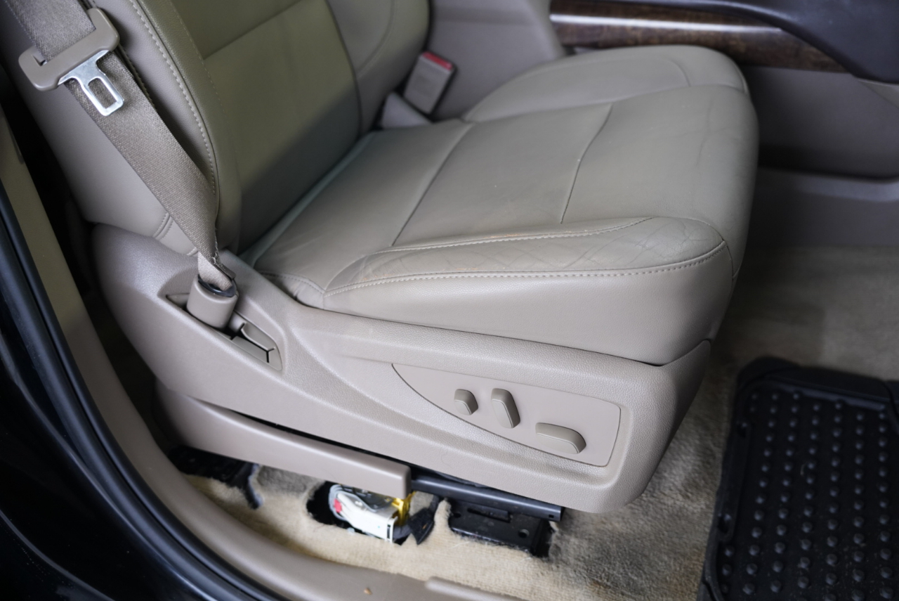 Chevrolet Suburban 2WD 4dr LT 2015 Chevrolet Suburban 2WD 4dr LT 2015