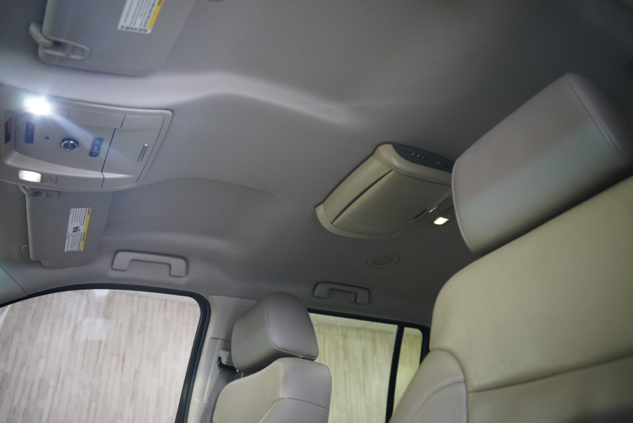 Chevrolet Suburban 2WD 4dr LT 2015 Chevrolet Suburban 2WD 4dr LT 2015