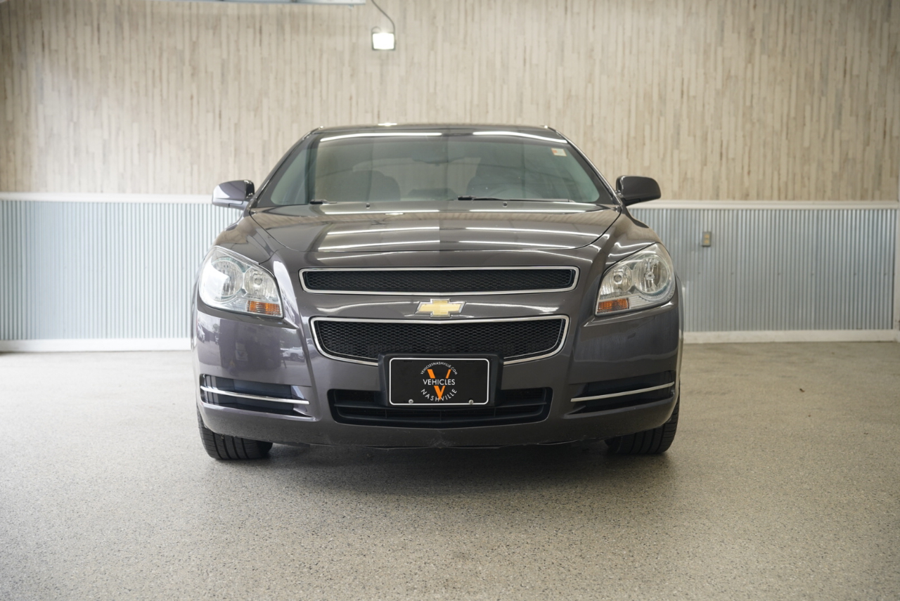 2011 Chevrolet Malibu 1LT photo 2