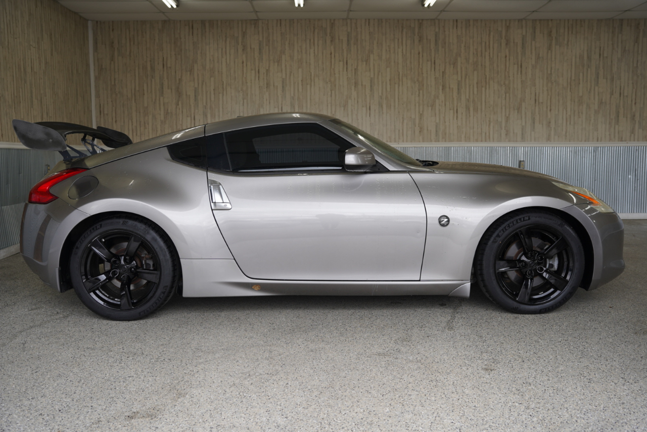 Nissan 370Z 2dr Cpe Auto Touring 2009 Nissan 370Z 2dr Cpe Auto Touring 2009