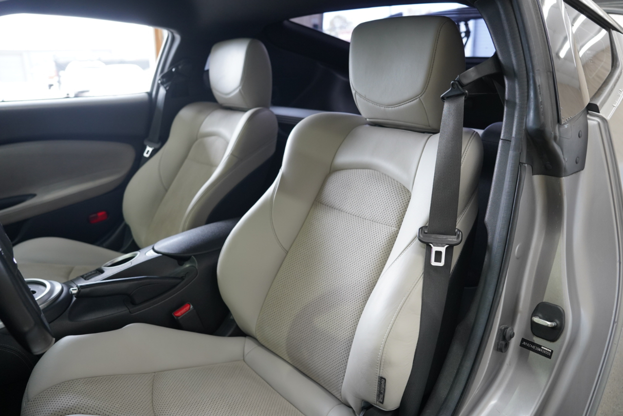 Nissan 370Z 2dr Cpe Auto Touring 2009 Nissan 370Z 2dr Cpe Auto Touring 2009