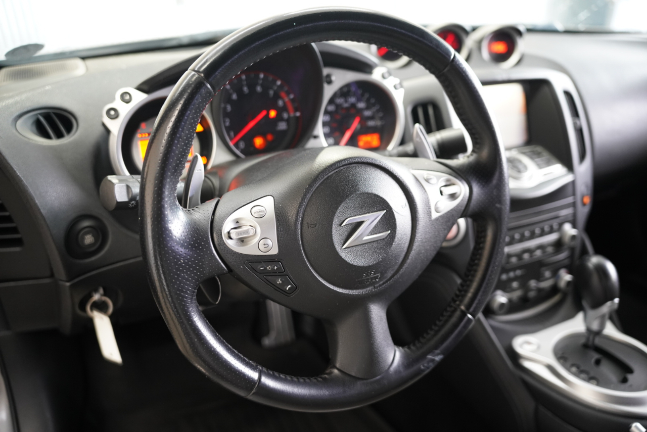 Nissan 370Z 2dr Cpe Auto Touring 2009 Nissan 370Z 2dr Cpe Auto Touring 2009